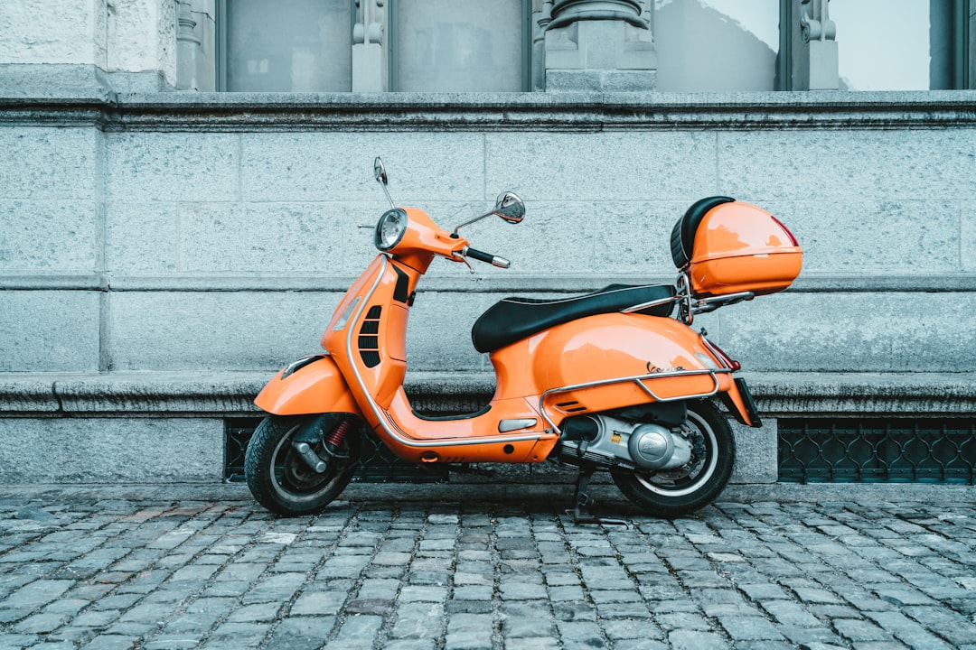 Comparatif performance et design des scooters 125